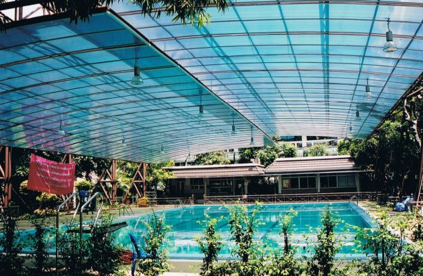 Mgui tam lop lay sang 1 Mái che hồ bơi nên sử dụng tấm lợp lấy sáng chống tia UV