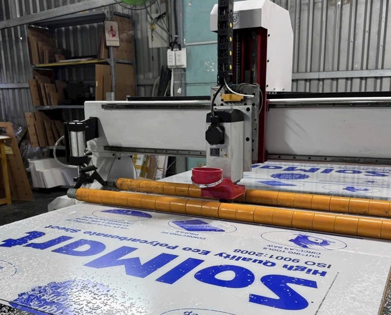 cắt cnc tấm polycarbonate theo yêu cầu