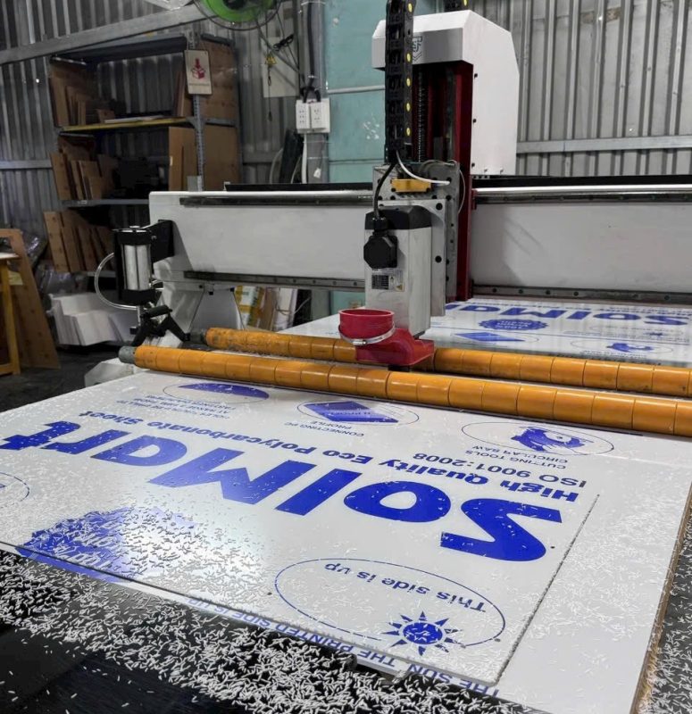 cắt tấm polycarbonate theo yêu cầu bằng máy cnc