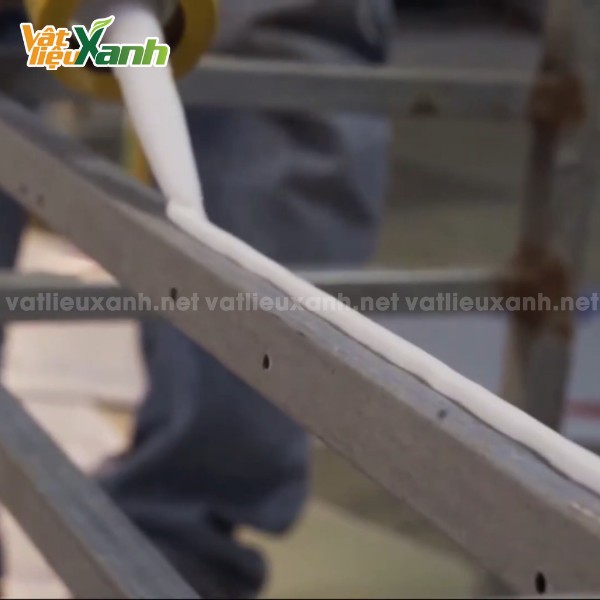 Tra keo Hi-bond trên khung sắt tra keo hi bond tren khung sat