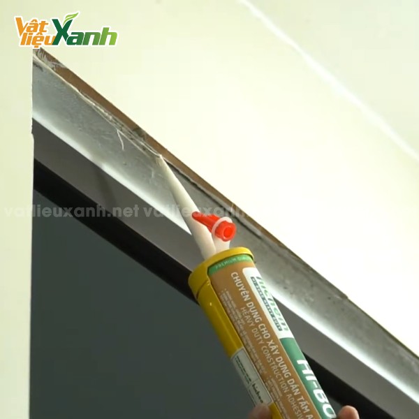 tra keo hi bond tren tuong Tra keo Hi-bond trên tường