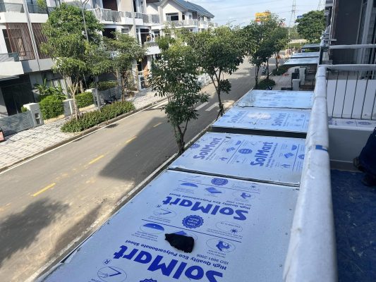 39942362thi công tấm lợp sáng tại đồng nai5_851440116771191_931980420987064629_n Giữ nguyên lớp mang nhựa PE khi lắp đặt