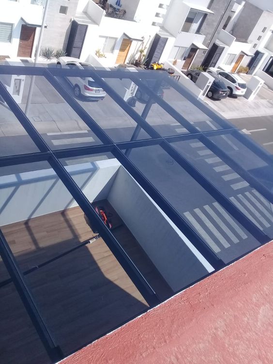 mái che nhà ở bằng tấm poly trong suốt