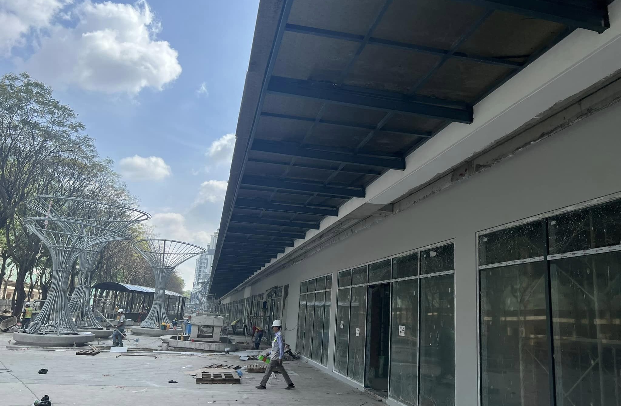 thi công tấm lợp sáng công trình celadoncity