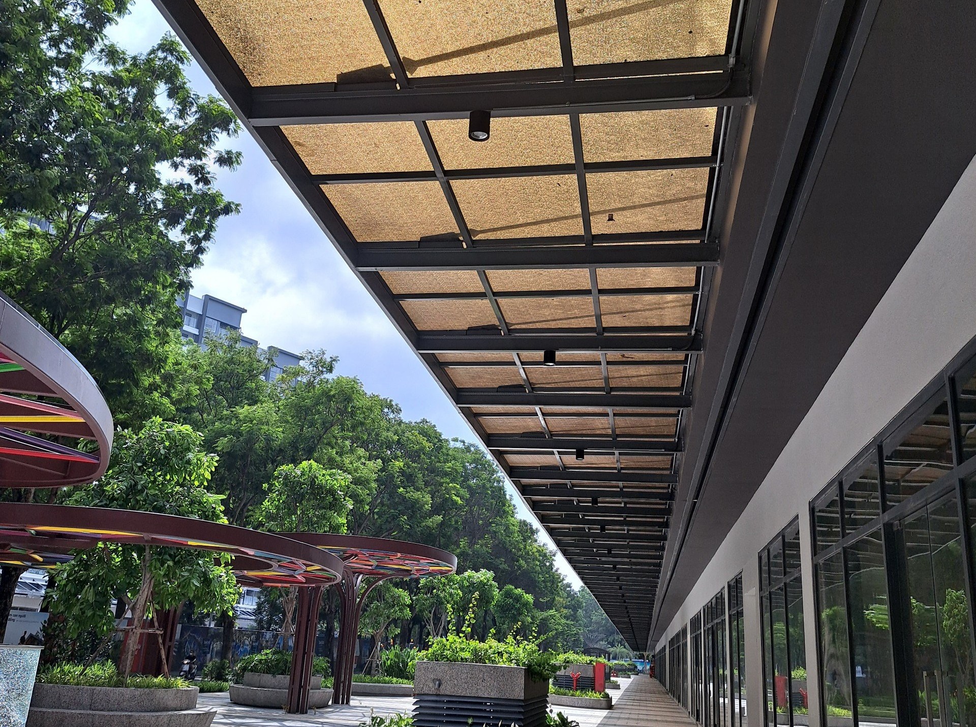 thi công tấm lợp sáng công trình celadoncity