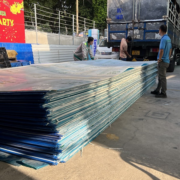 Tấm poly rỗng SolMart chất lượng chống UV tại kho Vật Liệu Xanh Tấm poly rỗng SolMart chất lượng chống UV tại kho Vật Liệu Xanh