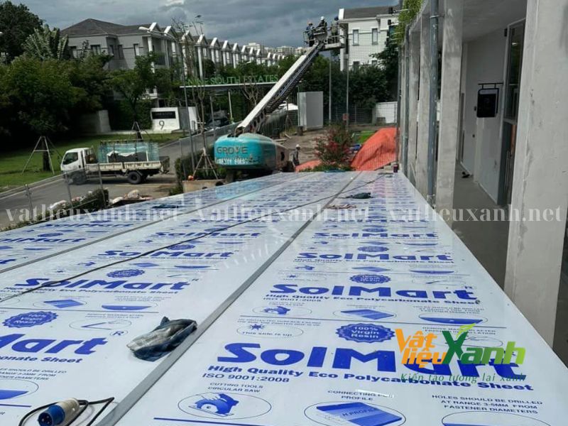 Tấm lợp polycarbonate đặc SolMart 1 Tấm lợp lấy sáng đặc SolMart tại dự án sơn băng cung cấp