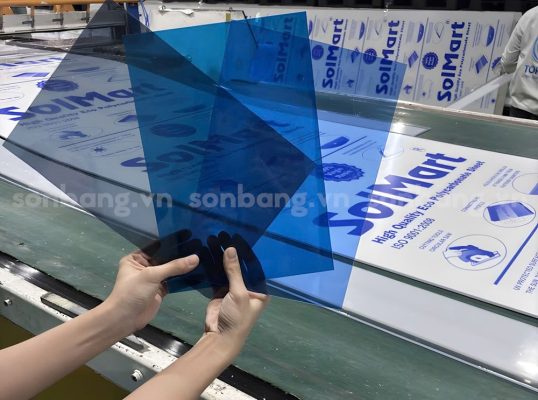 Tấm polycarbonate đặc SolMart chính hãng tại nhà máy Sơn Băng Tấm polycarbonate đặc SolMart chính hãng tại nhà máy Sơn Băng