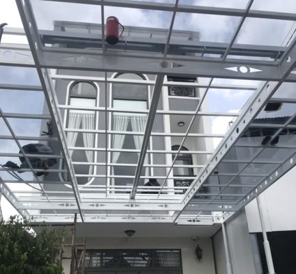 mái che polycarbonate 5mm màu xám khói mái che polycarbonate 5mm màu xám khói