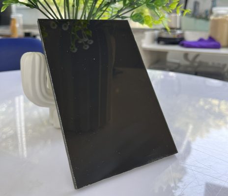 tam polycarbonate mau tra tam lay sang mau xam ( Grey)
