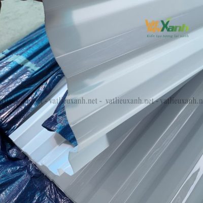 tôn nhựa lấy sáng lợp mái polycarbonate Tôn nhựa lấy sáng lợp mái polycarbonate màu trắng sữa
