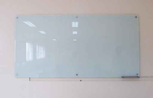 bảng kính treo tường bảng kính treo tường bằng tấm mica trong suốt