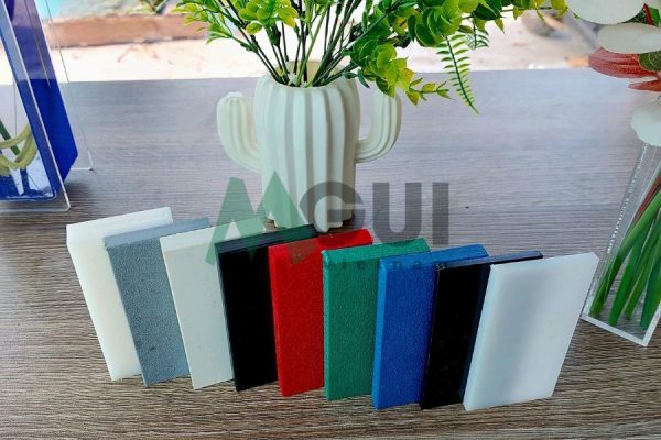 tấm nhựa hdpe đặc tín, công dụng, bảng giá chi tiết 1 Tấm nhựa HDPE được ứng dụng trong rất nhiều lĩnh vực xây dựng, nông nghiệp...
