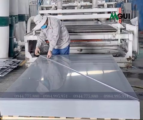 Đại lý phân phối tấm nhựa PVC uy tín. Tấm nhựa PVC được cắt theo yêu cầu của khách hàng