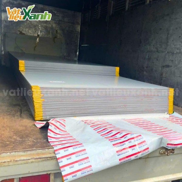 tam alu trieuchen 2 Các tấm Alu Triều Chen xếp trên xe tải