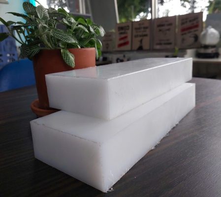 tấm nhựa PE trắng Tấm nhựa PE (Polyethylene) là loại nhựa dễ tái chế và chống ăn mòn