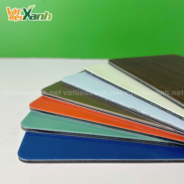 cac tam alu alcotop nhieu mau sac 2 Bề mặt ngang của các lớp vật liệu tấm Alu Alcotop