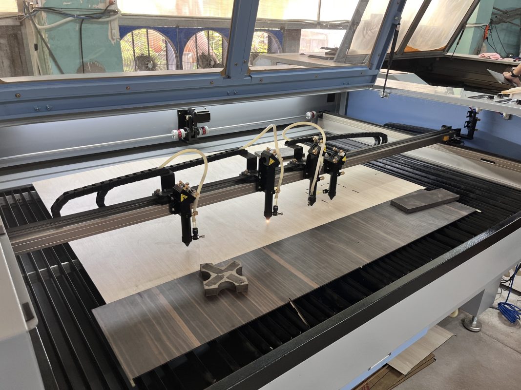 máy cắt laser 2