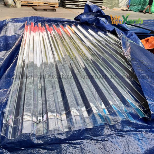 tôn nhự lấy sáng polycarbonate solmart 4 Tôn nhự lấy sáng polycarbonate SolMart sóng vuông