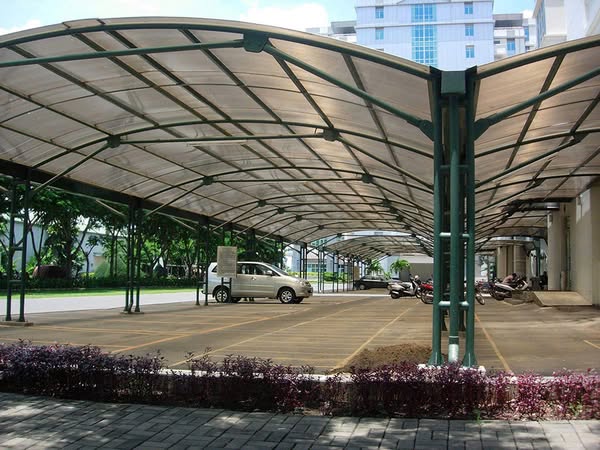 TOP 3 MẪU NHÀ ĐỂ XE LẤY SÁNG CAO CẤP BẰNG TẤM POLY Mái che polycarbonate nhà xe dạng vòm