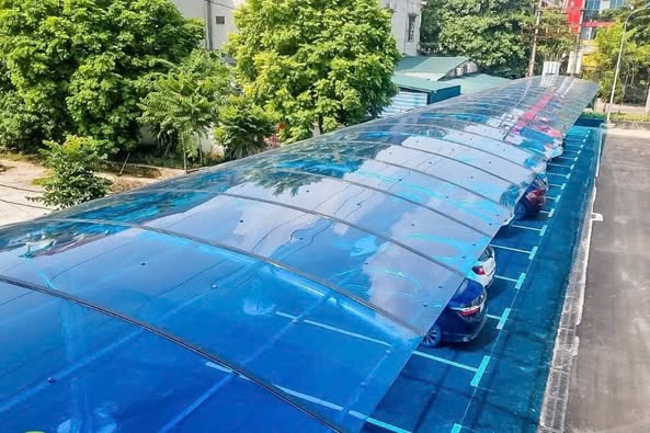 TOP 3 MẪU NHÀ ĐỂ XE LẤY SÁNG CAO CẤP BẰNG TẤM POLY TOP 3 MẪU NHÀ ĐỂ XE LẤY SÁNG CAO CẤP BẰNG TẤM POLY