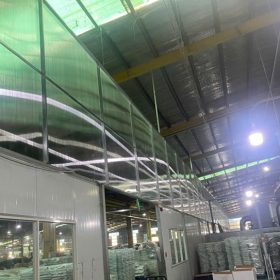 Vách ngăn poly sử dụng trong nhà máy