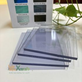 tấm kính nhựa cườn lực polycarbonate đặc 8mm thay thế kính cường lực