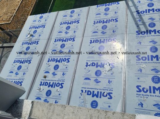 thi công tấm kính nhựa poly đặc làm mái che thi công tấm kính nhựa poly đặc làm mái che