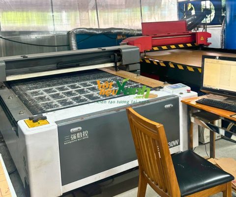 Một góc máy cắt laser tại xưởng gia công 