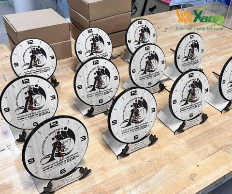 Gia công quà tặng đồng hồ gỗ số lượng lớn cho công ty 