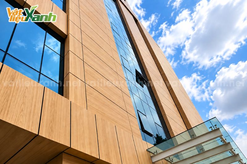 Mặt dựng Alu vân gỗ sáng