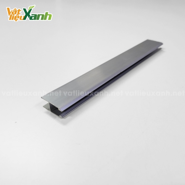 nep nhom chu h noi tam poly 4 Vật Liệu Xanh phân phối nẹp nhôm chữ H chuyên dụng cho tấm Poly
