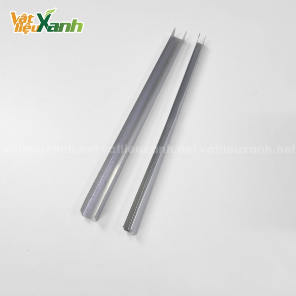 nep nhom chu u boc canh poly 2 Thanh nhôm bo viền tấm Poly chữ U