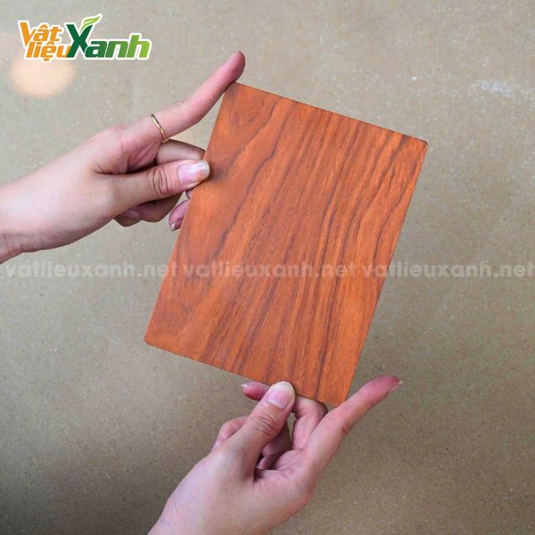 Tấm Alu vân gỗ trong nhà