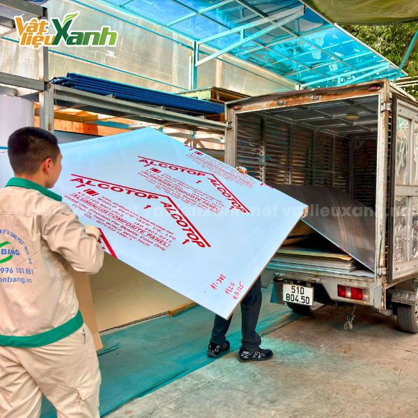 Tấm Alu vân gỗ chính hãng tại kho Vật Liệu Xanh