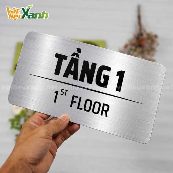 bang ten bang tam alu xuoc bac Bảng hiệu bằng tấm Alu xước bạc